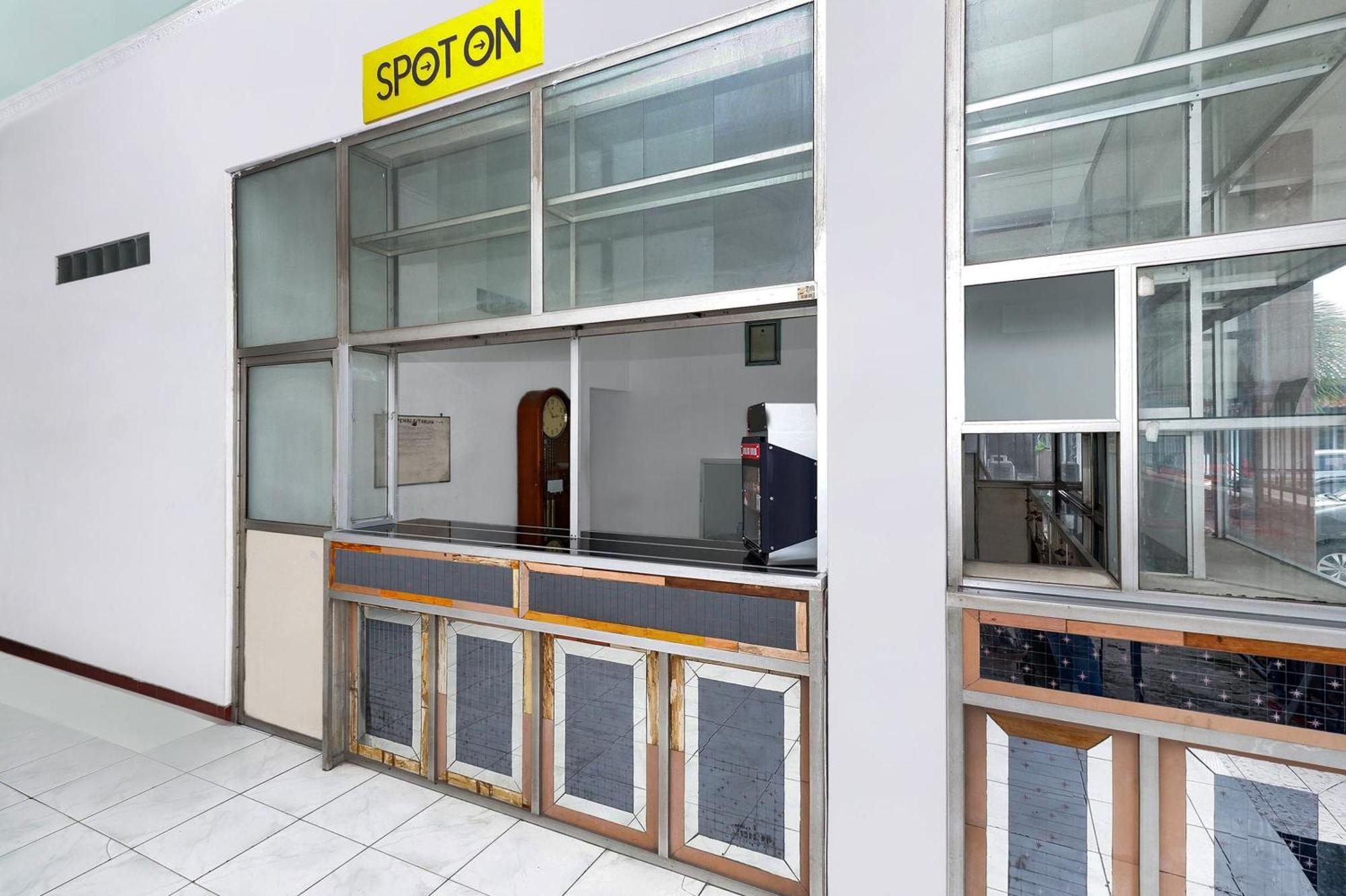 Spot On 2289 Hotel Saudara Tegal  Zewnętrze zdjęcie